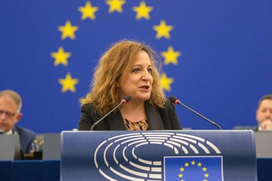 «Ο Τραμπ θα εκμεταλλευτεί κάθε σημάδι αδυναμίας για να κλιμακώσει τον εμπορικό πόλεμο», τονίζει η Ιράτσε Γκαρσία, πρόεδρος των Σοσιαλιστών και Δημοκρατών (S&D)